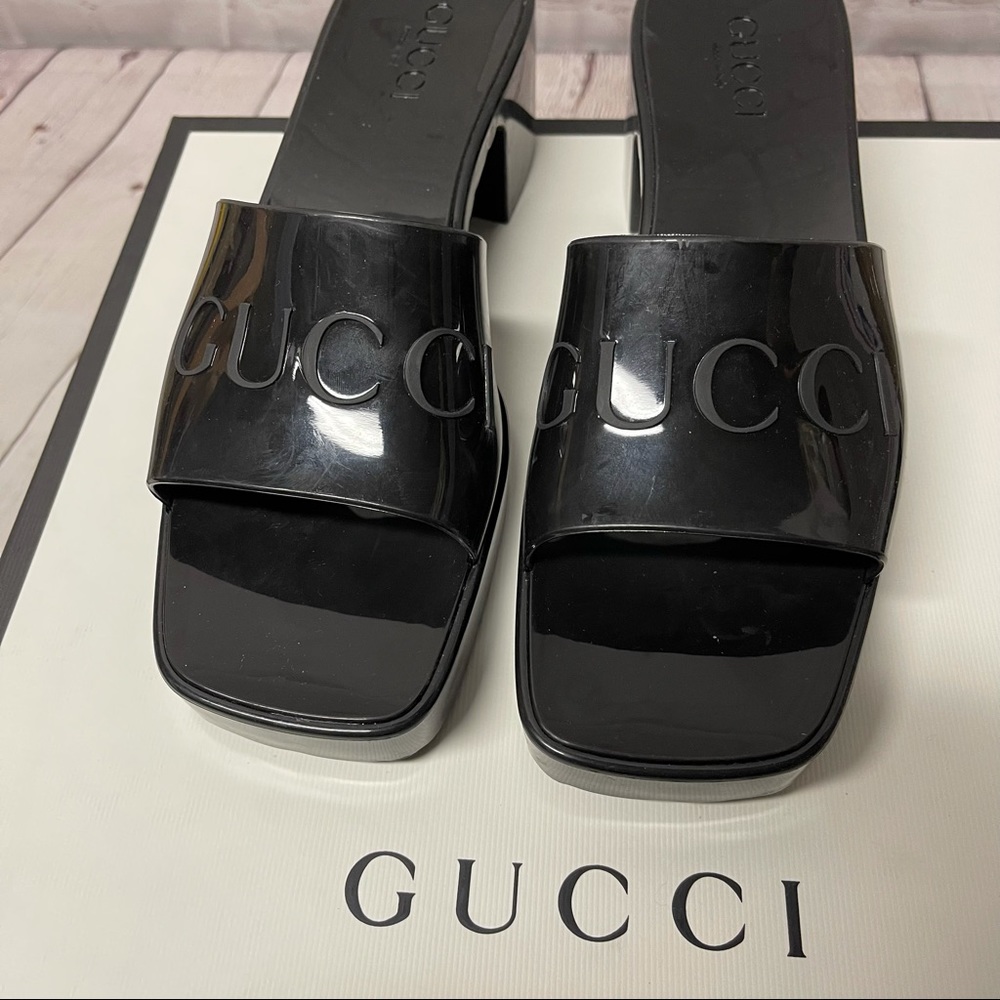 Gucci rubber slide sandals - Picture 2 of 11